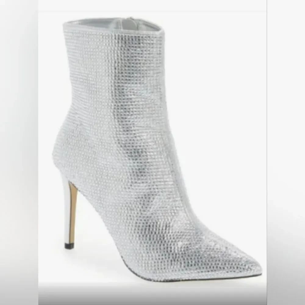BP Athenna Crystal Bootie In Silver Heat Seal NWOT sz 5
